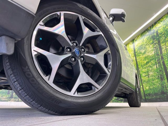 �y����18�C���`�A���~�z�C�[���z�O�ςɃ}�b�`���������A���~�z�C�[���𑕒����Ă���܂��B�e��ЊO�A���~�z�C�[����A�X�^�b�h���X�^�C�����戵�����Ă���܂��B���񂲑��k����������