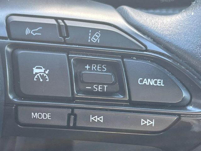 【レーダークルーズコントロール】高速道路での長距離走行が楽に!!自動で速度を保つクルーズコントロールが、衝突軽減システムと連携し、前方の車両を感知して車間を保つように速度調節してくれます!!
