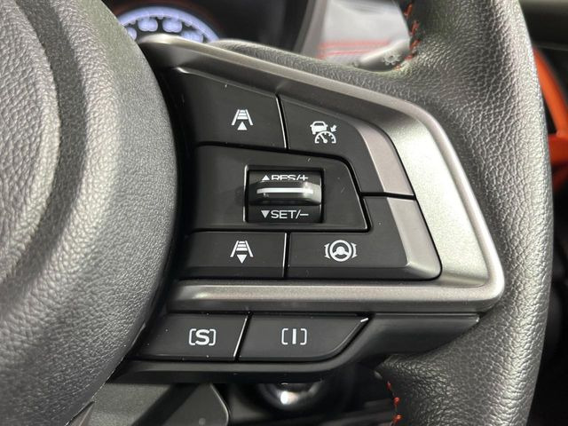 【全車速追従機能付クルーズコントロール】高速道路での長距離走行が楽に!!自動で速度を保つクルーズコントロールが、衝突軽減システムと連携し、前方の車両を感知して車間を保つように速度調節してくれます!!