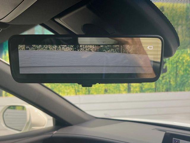 【デジタルインナーミラー】後席の大きな荷物や同乗者で後方が確認しづらい時でも安心!カメラが撮影した車両後方の映像をルームミラー内に表示。クリアな視界で状況の確認が可能です!
