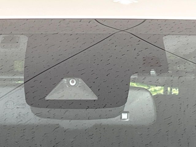 【トヨタセーフティセンス】走行中に前方の車両等を認識し、衝突しそうな時は警報とブレーキで衝突回避と被害軽減をアシスト。より安全にドライブをお楽しみいただけます。