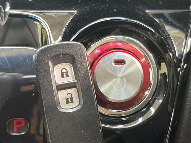 �yHonda�X�}�[�g�L�[�z�J�o����|�P�b�g�ɓ��ꂽ�܂܂ł��h�A�̎{���E�������\�ȃX�}�[�g�L�[�𑕔��B�G���W���̃I���E�I�t�����J�M�����o���K�v����������Ƃ��Ă��֗��ł���