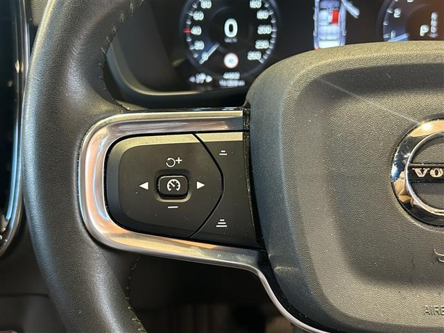 XC40B4 AWD インスクリプション 4WD