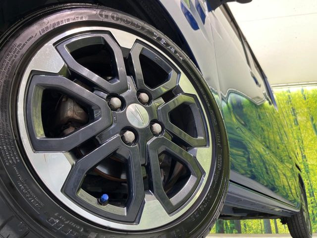 �y����15�C���`�A���~�z�C�[���z�O�ςɃ}�b�`���������A���~�z�C�[���𑕒����Ă���܂��B�e��ЊO�A���~�z�C�[����A�X�^�b�h���X�^�C�����戵�����Ă���܂��B���񂲑��k����������