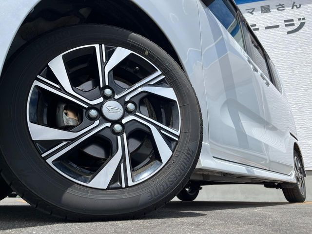 �y����14�C���`�A���~�z�C�[���z�O�ςɃ}�b�`���������A���~�z�C�[���𑕒����Ă���܂��B�e��ЊO�A���~�z�C�[����A�X�^�b�h���X�^�C�����戵�����Ă���܂��B���񂲑��k����������