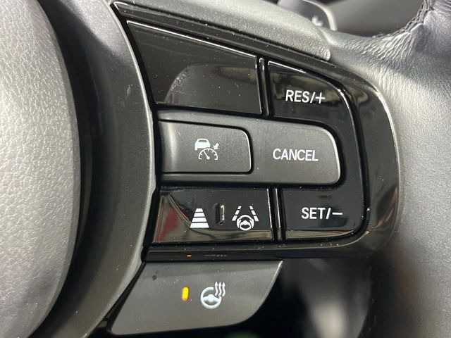 【アダプティブクルーズコントロール】高速道路での長距離走行が楽に!!自動で速度を保つクルーズコントロールが、衝突軽減システムと連携し、前方の車両を感知して車間を保つように速度調節してくれます!!