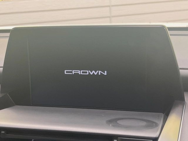 【メーカー純正8型ナビ】インテリアに溶け込むスタイリッシュな「専用設計」メーカーナビを装備♪視認性や操作性など基本性能にも優れ、より上質なカーライフをお楽しみいただけます。