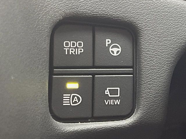 【インテリジェントパーキングアシスト2】駐車が苦手な方でもボタン一つで狙った場所へ駐車可能!面倒なハンドル操作を自動で行ってくれるのでサイズ感が大きくなったセダン車でも安心ですね♪