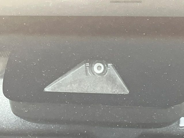 【トヨタセーフティセンス】走行中に前方の車両等を認識し、衝突しそうな時は警報とブレーキで衝突回避と被害軽減をアシスト。より安全にドライブをお楽しみいただけます。