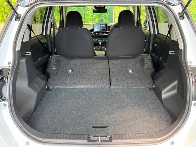 普段のお買い物や通勤、送迎等に十分な荷室スペースを確保しております。セカンドシートを倒すと、大きな荷物の積載も可能です♪