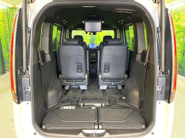 普段のお買い物や通勤、送迎等に十分な荷室スペースを確保しております。セカンドシートを倒すと、大きな荷物の積載も可能です♪
