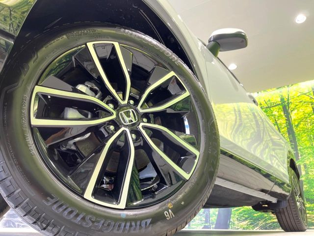 �y����18�C���`�A���~�z�C�[���z�O�ςɃ}�b�`���������A���~�z�C�[���𑕒����Ă���܂��B�e��ЊO�A���~�z�C�[����A�X�^�b�h���X�^�C�����戵�����Ă���܂��B���񂲑��k����������