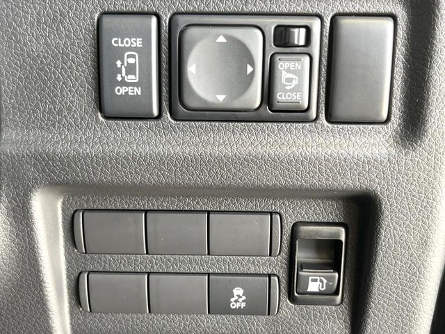 【パワースライドドア】スマートキーや運転席のスイッチでスライドドアの開閉が可能♪電動だから力を入れてドアを開ける必要が無く、小さいお子様でも、重い荷物を持っている時もラクに開け閉めできます♪