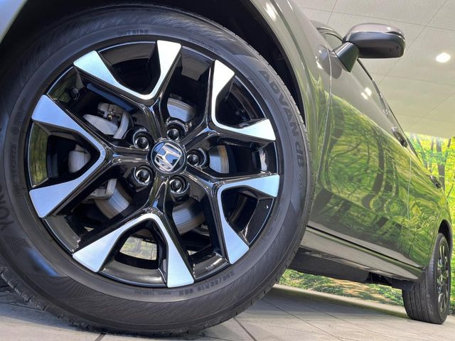 �y����18�C���`�A���~�z�C�[���z�O�ςɃ}�b�`���������A���~�z�C�[���𑕒����Ă���܂��B�e��ЊO�A���~�z�C�[����A�X�^�b�h���X�^�C�����戵�����Ă���܂��B���񂲑��k����������