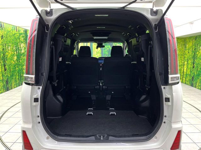 積み下ろしのしやすいデッキにはたっぷりと荷物を積み込んでいただけます。遊びから仕事まで、様々なシーンで頼れます♪