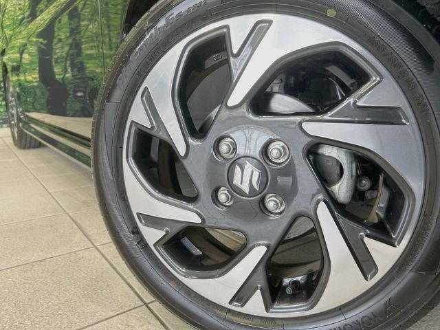 �y����15�C���`�A���~�z�C�[���z�O�ςɃ}�b�`���������A���~�z�C�[���𑕒����Ă���܂��B�e��ЊO�A���~�z�C�[����A�X�^�b�h���X�^�C�����戵�����Ă���܂��B���񂲑��k����������