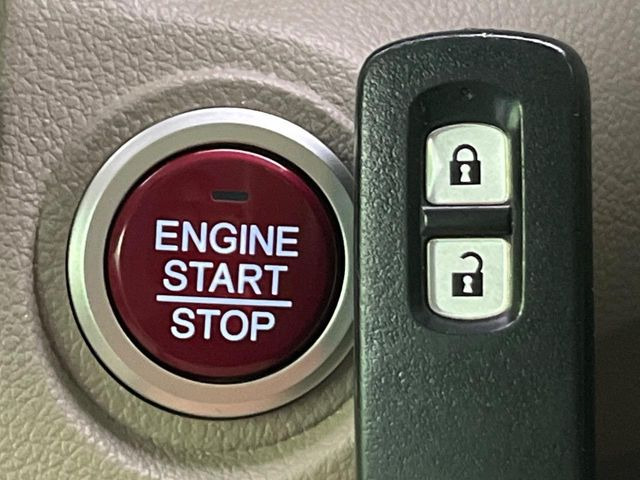 �yHonda�X�}�[�g�L�[�z�J�o����|�P�b�g�ɓ��ꂽ�܂܂ł��h�A�̎{���E�������\�ȃX�}�[�g�L�[�𑕔��B�G���W���̃I���E�I�t�����J�M�����o���K�v����������Ƃ��Ă��֗��ł���