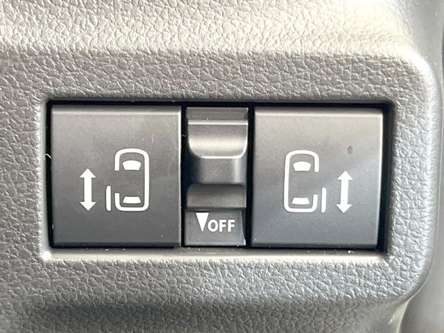 【両側パワースライドドア】スマートキーや運転席のスイッチで後席両側スライドドアの開閉が可能♪電動だから力を入れてドアを開ける必要が無く、小さなお子様でも簡単に開け閉めでき快適です♪