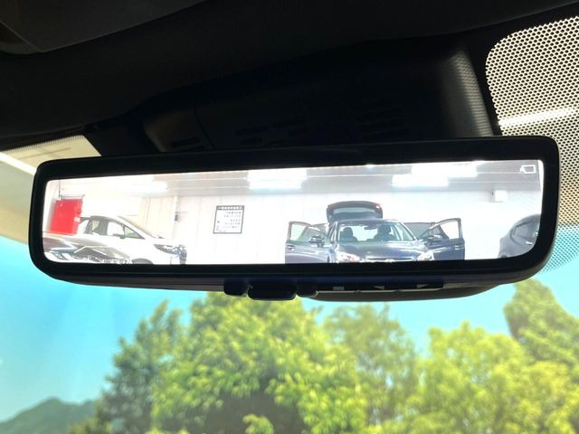 【デジタルインナーミラー】後席の大きな荷物や同乗者で後方が確認しづらい時でも安心!カメラが撮影した車両後方の映像をルームミラー内に表示。クリアな視界で状況の確認が可能です!