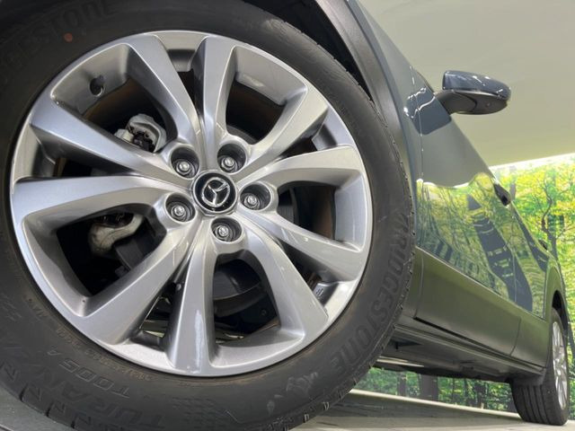 �y����18�C���`�A���~�z�C�[���z�O�ςɃ}�b�`���������A���~�z�C�[���𑕒����Ă���܂��B�e��ЊO�A���~�z�C�[����A�X�^�b�h���X�^�C�����戵�����Ă���܂��B���񂲑��k����������
