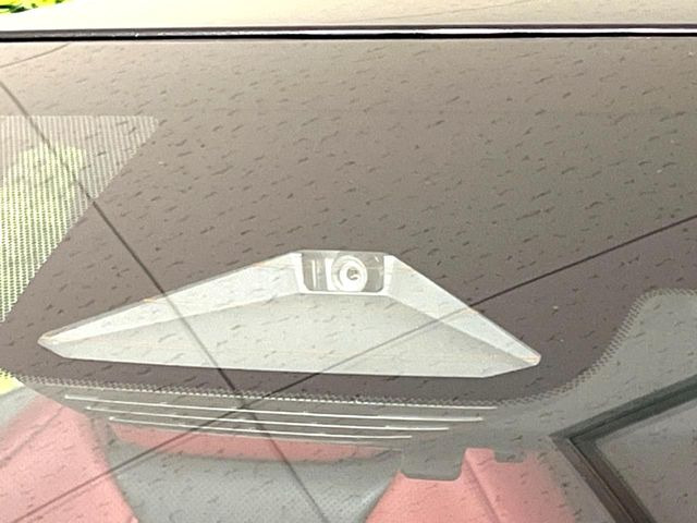 【トヨタセーフティセンス】走行中に前方の車両等を認識し、衝突しそうな時は警報とブレーキで衝突回避と被害軽減をアシスト。より安全にドライブをお楽しみいただけます。