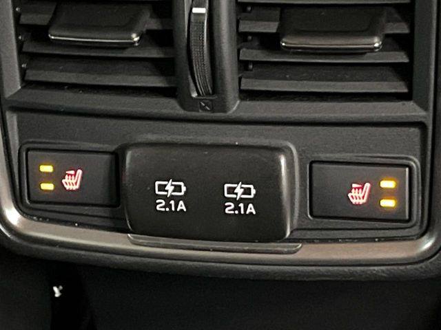 【前席+後席シートヒーター】寒い日に重宝するシートヒーターを後席にも装備!エアコンより早く温まってくれるので寒がりの人も安心ですね♪エアコンの温風は乾燥するから苦手、という方にもをおすすめです。