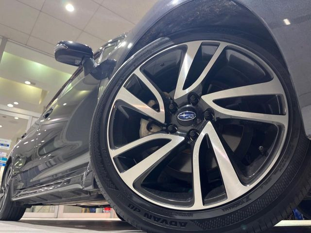 �y����18�C���`�A���~�z�C�[���z�O�ςɃ}�b�`���������A���~�z�C�[���𑕒����Ă���܂��B�e��ЊO�A���~�z�C�[����A�X�^�b�h���X�^�C�����戵�����Ă���܂��B���񂲑��k����������