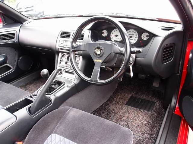 �������Y��Ƀ��[���N���[�j���O�ς݂ƂȂ�܂��B���΂��̌��ȏL����F���܂̏L����������܂���B����]�ɉ�����RECARO���Ȃǂ̃X�|�[�c�V�[�g�ɕύX���\�ł��B���C�y�ɂ����k�������܂�