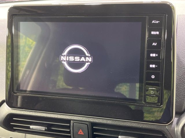 【大画面ナビ】人気の大型9インチナビを装備。存在感のある大画面はインパクト大!ナビ利用時のマップ表示は見やすく、テレビやDVDは臨場感がアップ!いつものドライブがグッと楽しくなります♪