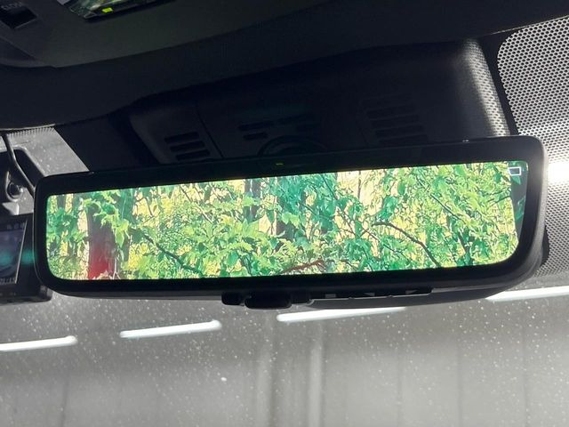 【デジタルインナーミラー】後席の大きな荷物や同乗者で後方が確認しづらい時でも安心!カメラが撮影した車両後方の映像をルームミラー内に表示。クリアな視界で状況の確認が可能です!