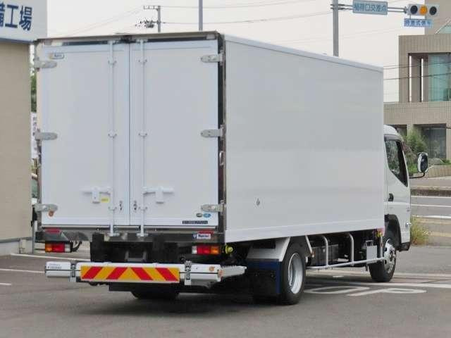 キャンター冷蔵冷凍車