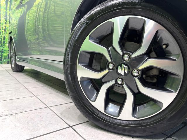 �y����15�C���`�A���~�z�C�[���z�O�ςɃ}�b�`���������A���~�z�C�[���𑕒����Ă���܂��B�e��ЊO�A���~�z�C�[����A�X�^�b�h���X�^�C�����戵�����Ă���܂��B���񂲑��k����������