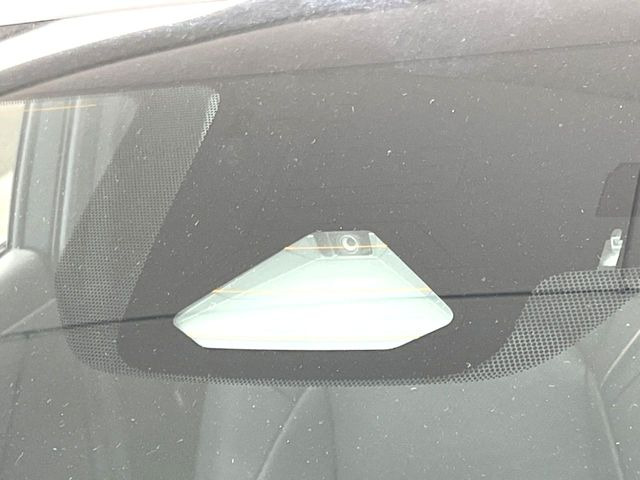 【トヨタセーフティセンス】走行中に前方の車両等を認識し、衝突しそうな時は警報とブレーキで衝突回避と被害軽減をアシスト。より安全にドライブをお楽しみいただけます。