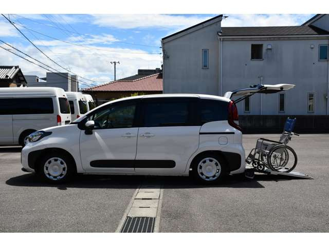 シエンタ1.5 X ウェルキャブ 車いす仕様車 タイプI 助手席側セカンドシート付