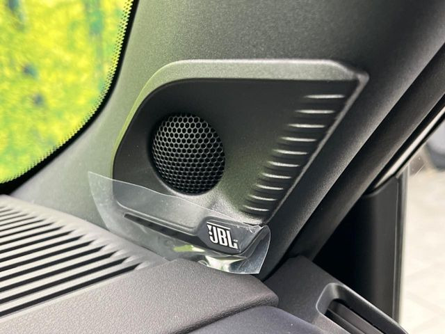 �yJBL�T�E���h�V�X�e���z���i�ʃT�E���h�V�X�e���𓋍ځB��p�̃`���[�j���O���{���ꂽ�召�l�X�ȃX�s�[�J�[����ǎ��ȃT�E���h���t�ł��A�Տꊴ���ӂ�鉹����Ԃ����o���܂��B