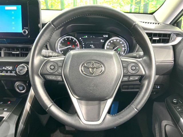 【レーダークルーズコントロール】高速道路での長距離走行が楽に!!自動で速度を保つクルーズコントロールが、衝突軽減システムと連携し、前方の車両を感知して車間を保つように速度調節してくれます!!