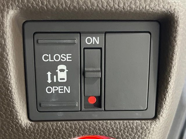 【パワースライドドア】スマートキーや運転席のスイッチでスライドドアの開閉が可能♪電動だから力を入れてドアを開ける必要が無く、小さいお子様でも、重い荷物を持っている時もラクに開け閉めできます♪