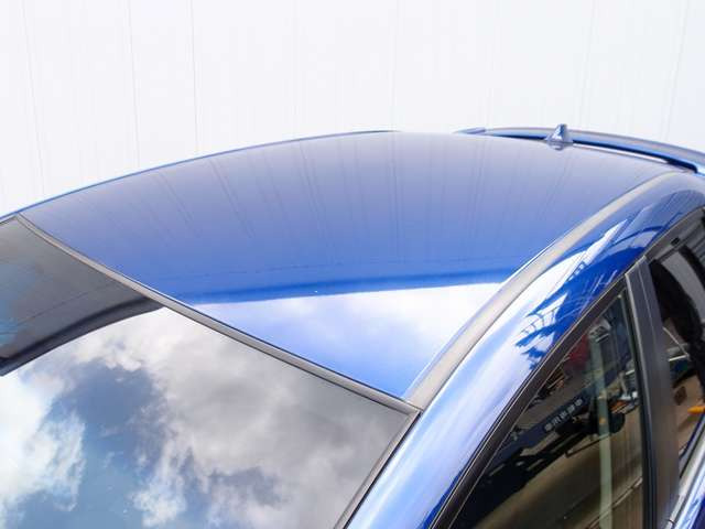 人気のフィットRS10htアニバーサリーカスタム車両の入庫!BLTZ車高調にRAYSグラムライツ5716AW、トラストマフラー、無限リアウイングなどの充実装備に加え、整備履歴も9枚残っております