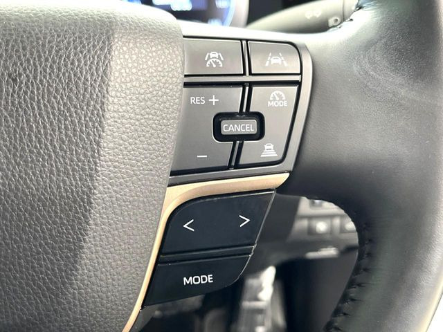 【レーダークルーズコントロール】高速道路での長距離走行が楽に!!自動で速度を保つクルーズコントロールが、衝突軽減システムと連携し、前方の車両を感知して車間を保つように速度調節してくれます!!