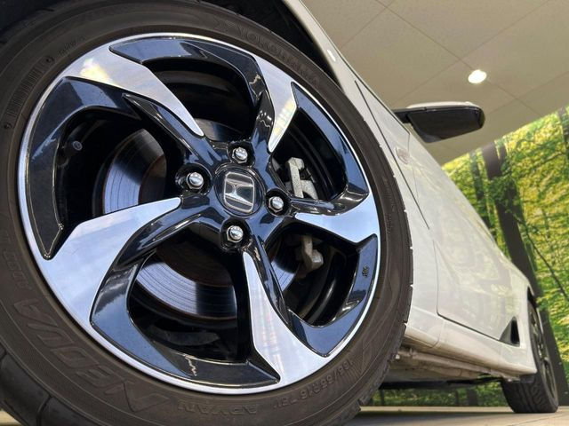 �y����16�C���`�A���~�z�C�[���z�O�ςɃ}�b�`���������A���~�z�C�[���𑕒����Ă���܂��B�e��ЊO�A���~�z�C�[����A�X�^�b�h���X�^�C�����戵�����Ă���܂��B���񂲑��k����������