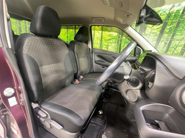 運転席シート廻りは使用感も少なく、良好な状態となっています。丁寧に使われていたことがよくわかりますね。