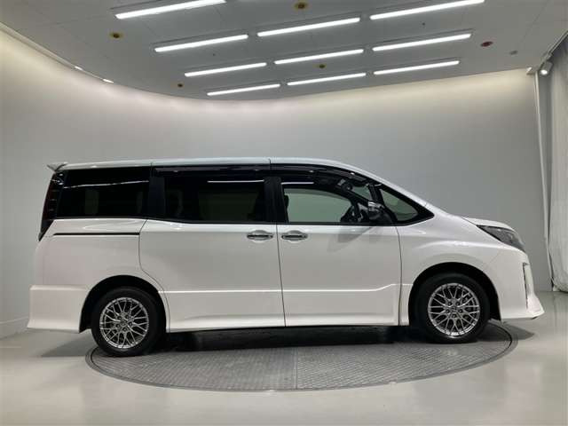 ノア1.8 ハイブリッド Si W×B II