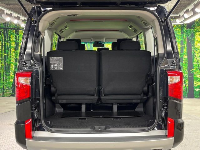 普段のお買い物や通勤、送迎等に十分な荷室スペースを確保しております。セカンドシートを倒すと、大きな荷物の積載も可能です♪