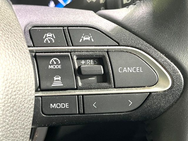 【レーダークルーズコントロール】高速道路での長距離走行が楽に!!自動で速度を保つクルーズコントロールが、衝突軽減システムと連携し、前方の車両を感知して車間を保つように速度調節してくれます!!