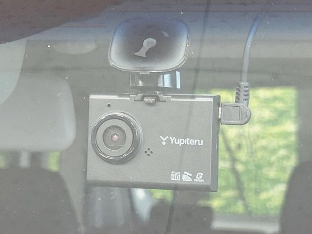 【ドライブレコーダー】ドライブレコーダー装備!走行中はもちろん、あおり運転や事故に遭遇した際、映像で記録し、万一のリスクに備えます。※記録用SDカードはお客様ご自身でご準備いただく必要があります。