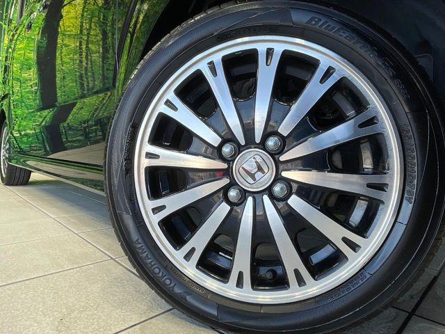 �y����15�C���`�A���~�z�C�[���z�O�ςɃ}�b�`���������A���~�z�C�[���𑕒����Ă���܂��B�e��ЊO�A���~�z�C�[����A�X�^�b�h���X�^�C�����戵�����Ă���܂��B���񂲑��k����������