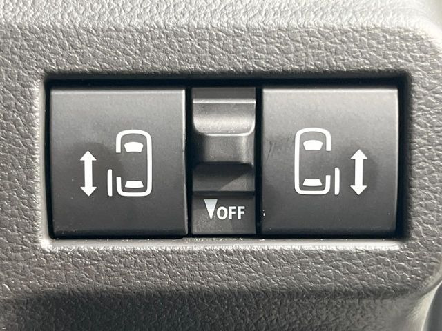 【両側パワースライドドア】スマートキーや運転席のスイッチで後席両側スライドドアの開閉が可能♪電動だから力を入れてドアを開ける必要が無く、小さなお子様でも簡単に開け閉めでき快適です♪