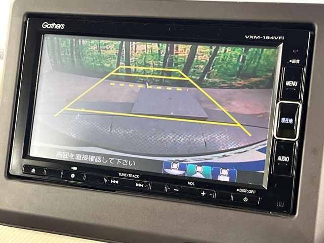 【バックカメラ】駐車時に後方がリアルタイム映像で確認できます。大型商業施設や立体駐車場での駐車時や、夜間のバック時に大活躍!運転スキルに関わらず、今や必須となった装備のひとつです!