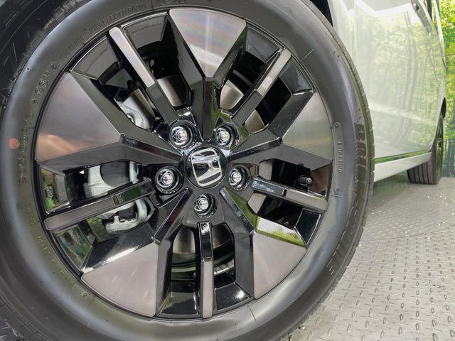�y����16�C���`�A���~�z�C�[���z�O�ςɃ}�b�`���������A���~�z�C�[���𑕒����Ă���܂��B�e��ЊO�A���~�z�C�[����A�X�^�b�h���X�^�C�����戵�����Ă���܂��B���񂲑��k����������