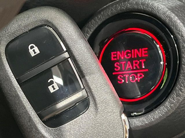 �yHonda�X�}�[�g�L�[�z�J�o����|�P�b�g�ɓ��ꂽ�܂܂ł��h�A�̎{���E�������\�ȃX�}�[�g�L�[�𑕔��B�G���W���̃I���E�I�t�����J�M�����o���K�v����������Ƃ��Ă��֗��ł���